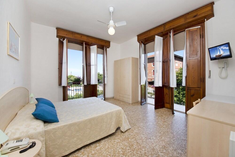 Hotel Stefania Cesenatico Esterno foto