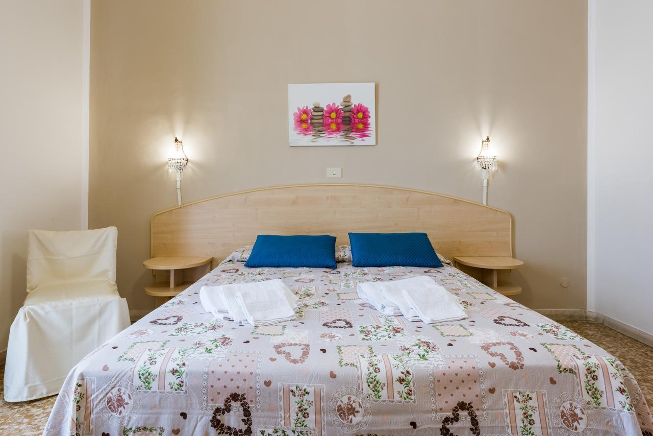 Hotel Stefania Cesenatico Esterno foto