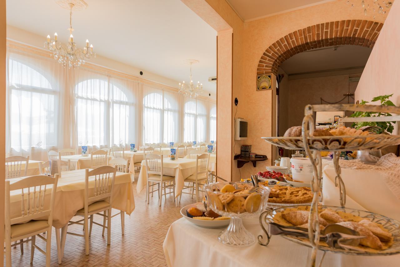 Hotel Stefania Cesenatico Esterno foto