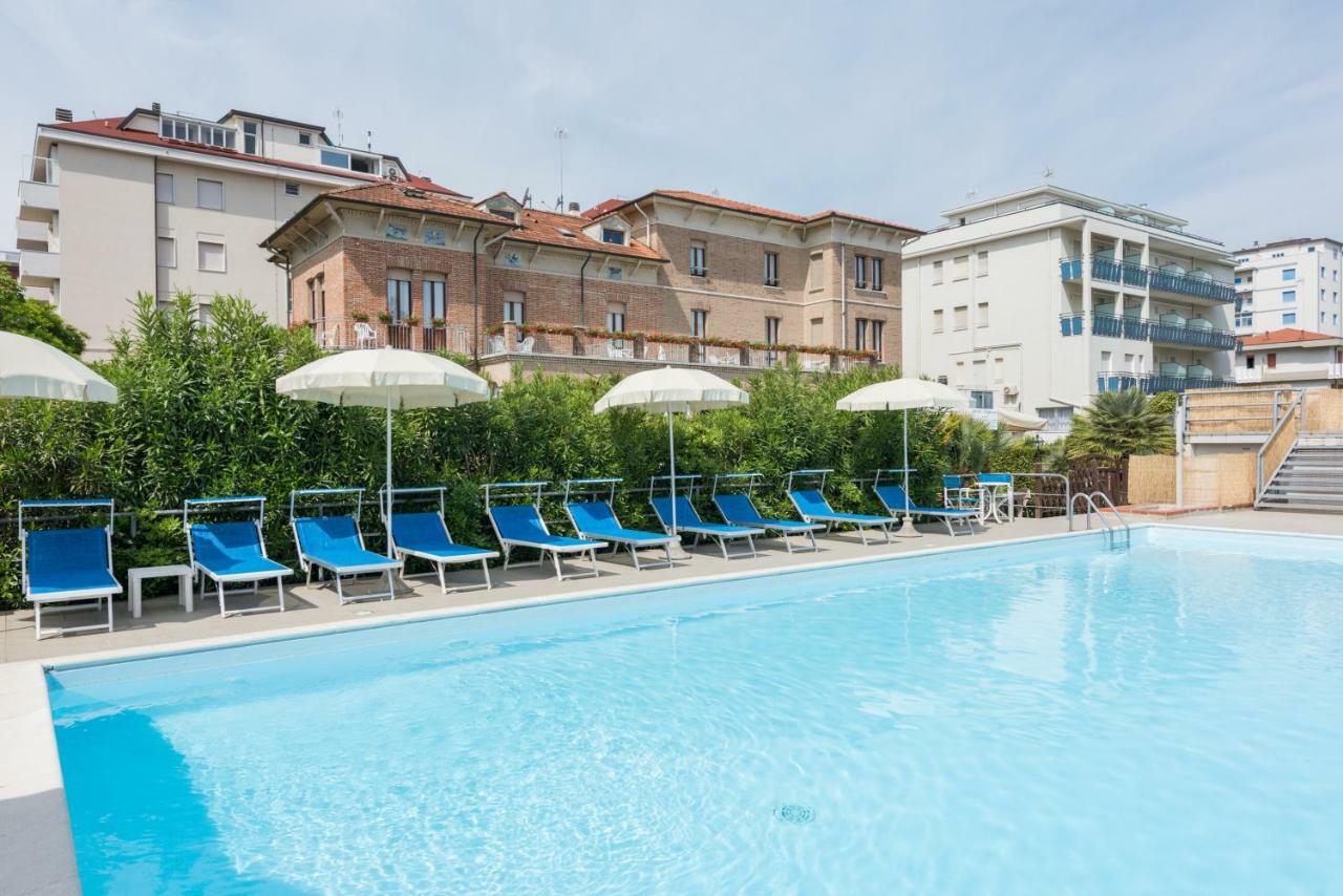 Hotel Stefania Cesenatico Esterno foto